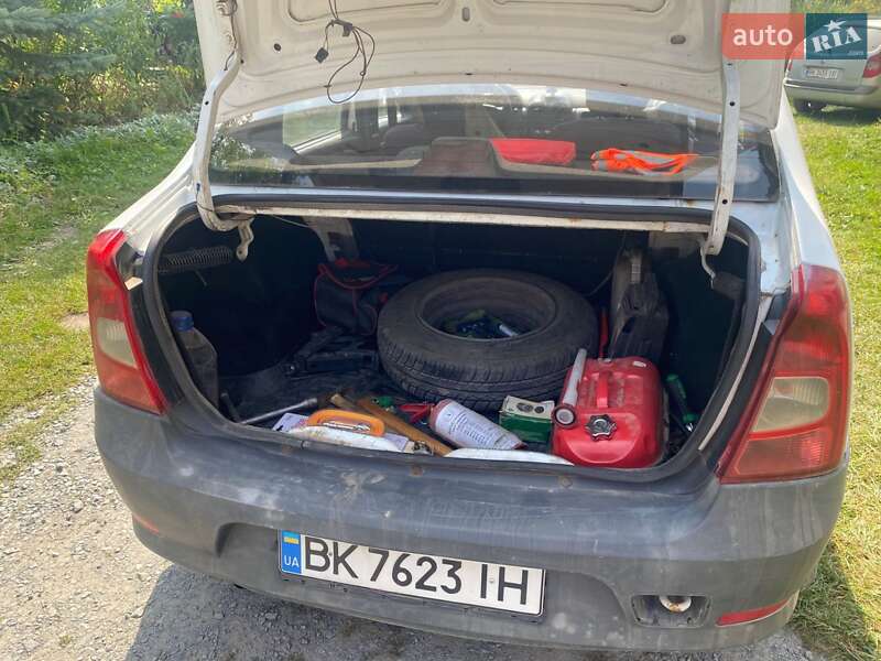 Седан Renault Logan 2012 в Дубно