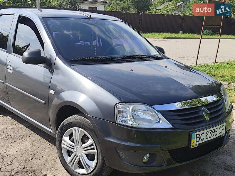Renault Logan 2012