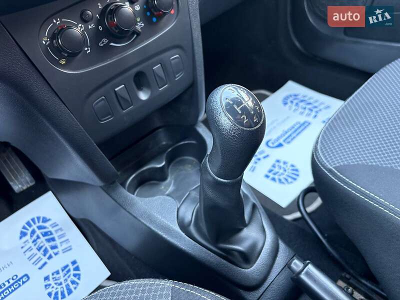 Универсал Renault Logan 2015 в Виннице фото 14 Универсал Renault Logan 2015 в Виннице