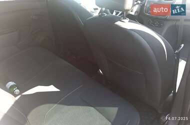 Седан Renault Logan 2017 в 