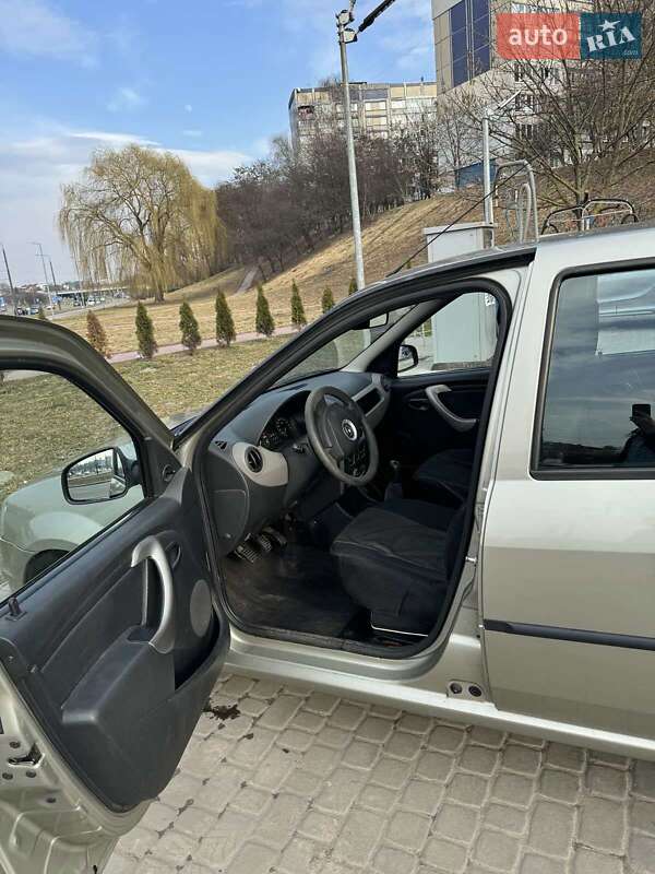 Седан Renault Logan 2011 в Львове