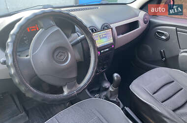 Седан Renault Logan 2012 в 