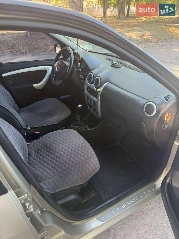 Седан Renault Logan 2011 в Синельниковому