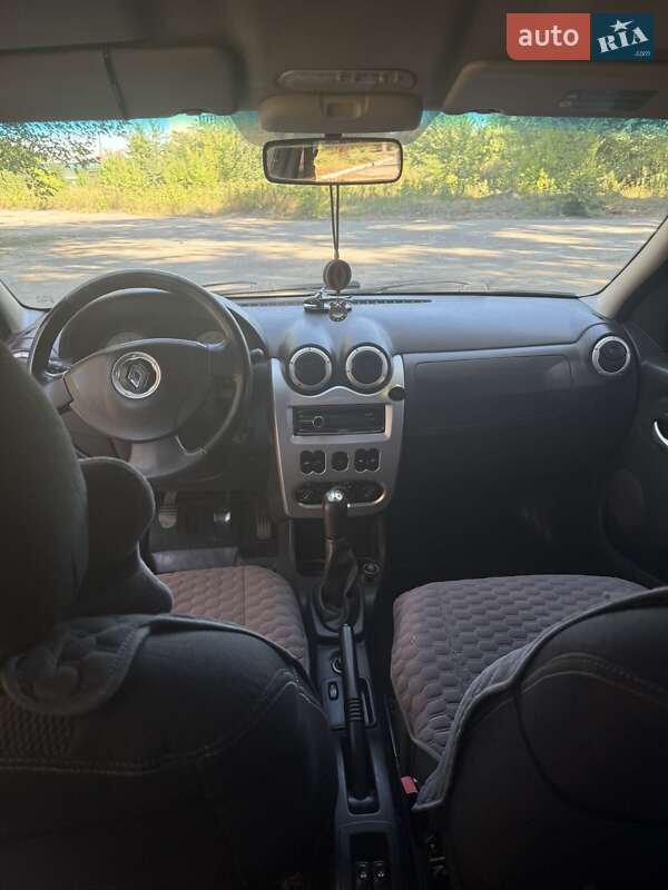 Седан Renault Logan 2011 в Синельниковому
