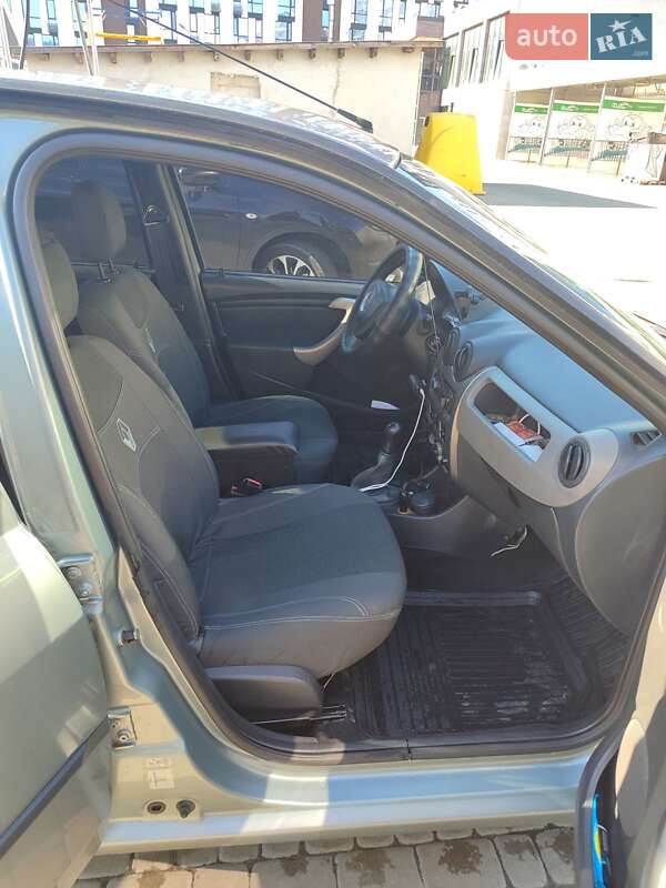 Седан Renault Logan 2011 в Ивано-Франковске