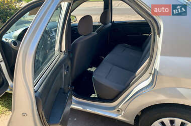 Седан Renault Logan 2011 в 