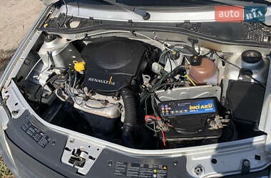 Седан Renault Logan 2011 в 