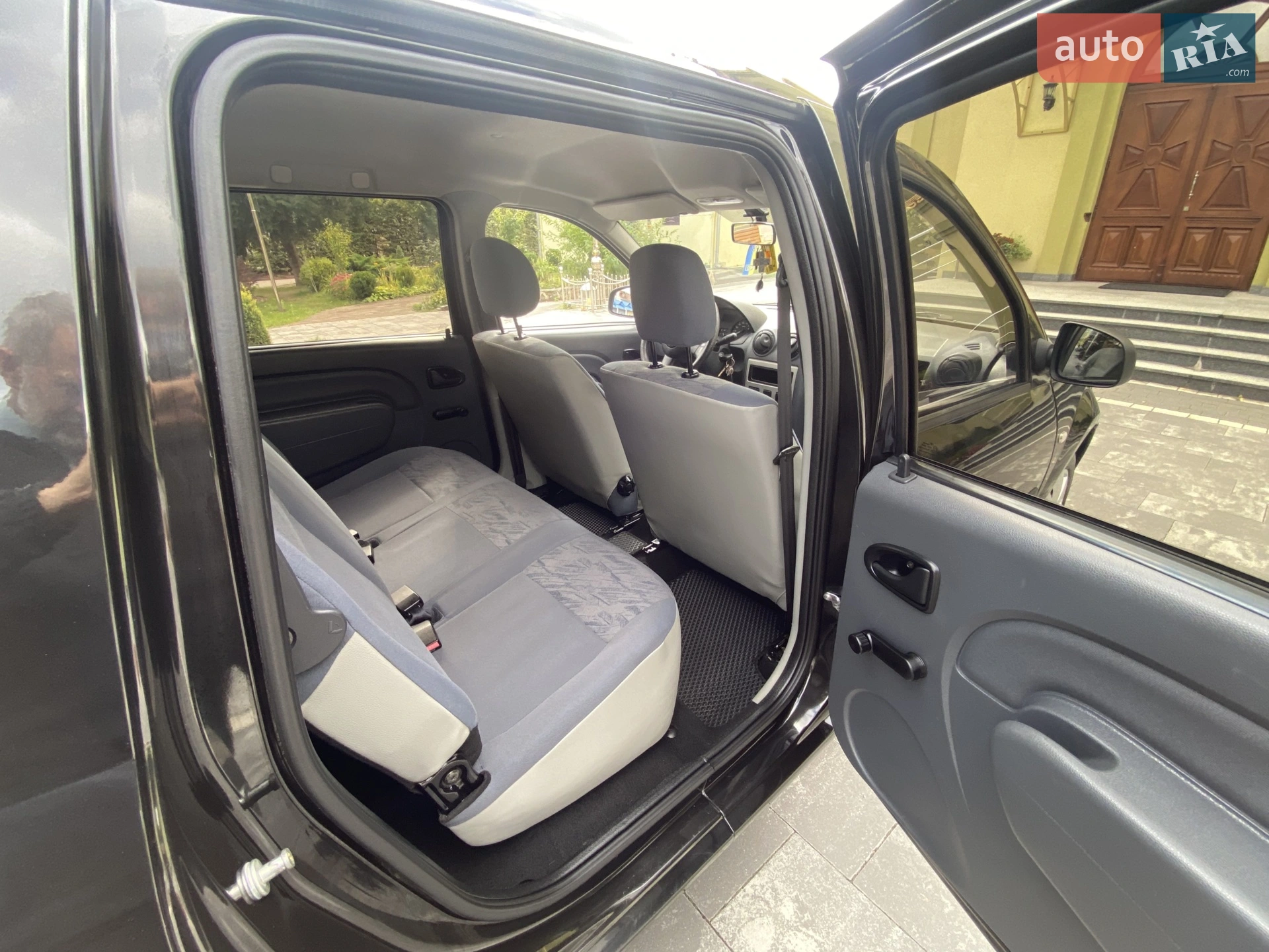2010 Renault Logan - мініатюра 10
