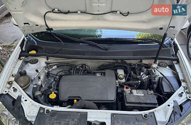 Седан Renault Logan 2013 в 