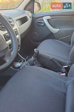 Седан Renault Logan 2010 в 
