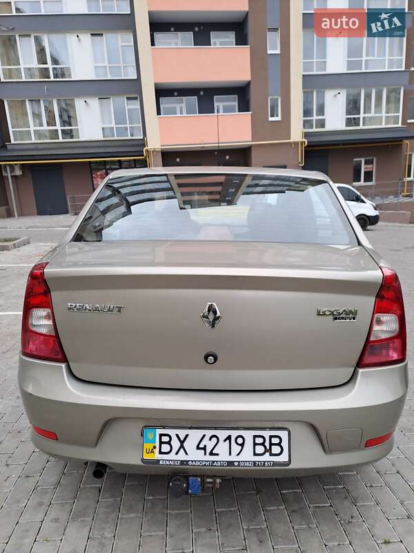 Седан Renault Logan 2010 в Хмельницькому фото 3 Седан Renault Logan 2010 в Хмельницькому