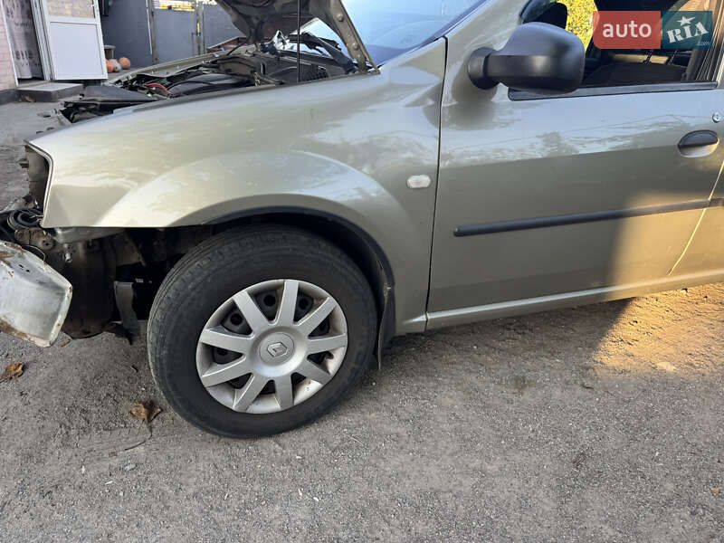 Седан Renault Logan 2011 в Бобрику