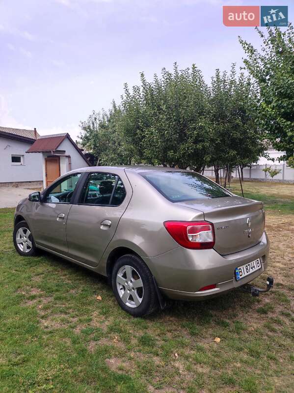 Седан Renault Logan 2013 в Хороле