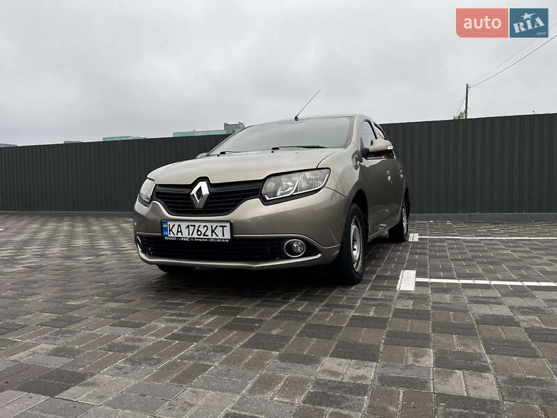 Седан Renault Logan 2014 в 