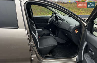 Седан Renault Logan 2014 в 