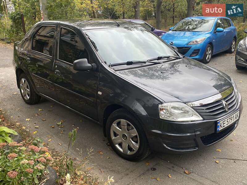 Седан Renault Logan 2010 в Днепре