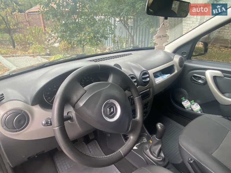 Седан Renault Logan 2010 в Днепре