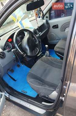 Седан Renault Logan 2007 в  фото 2 Седан Renault Logan 2007 в