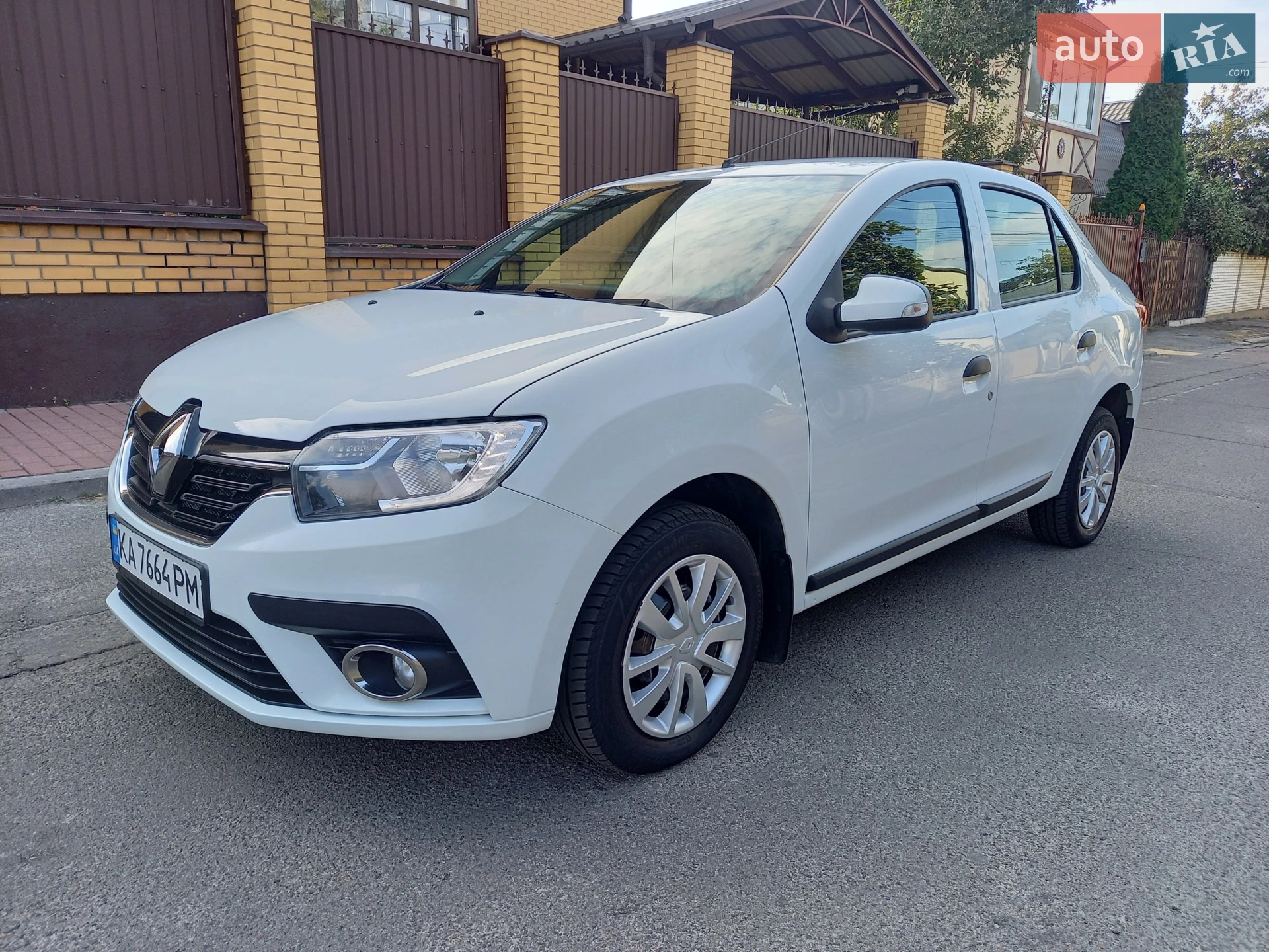 2021 Renault Logan - фото 1