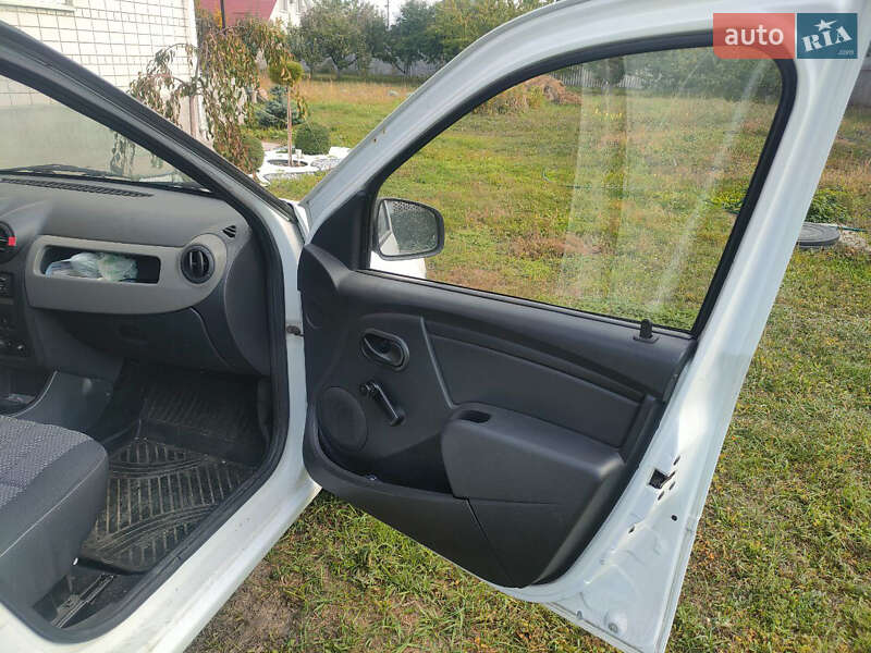 Седан Renault Logan 2012 в Днепре