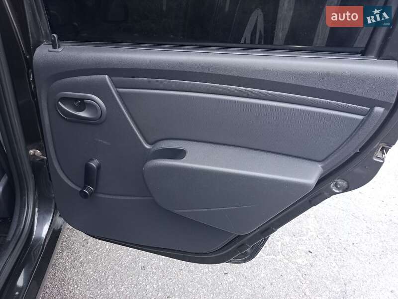 Седан Renault Logan 2011 в Полтаве фото 30 Седан Renault Logan 2011 в Полтаве
