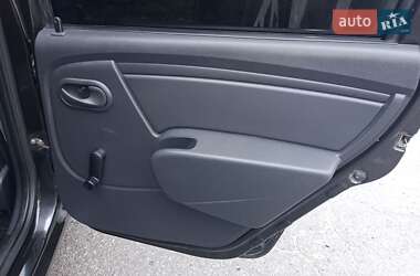 Седан Renault Logan 2011 в 
