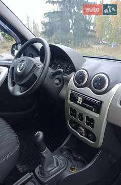 Седан Renault Logan 2011 в 