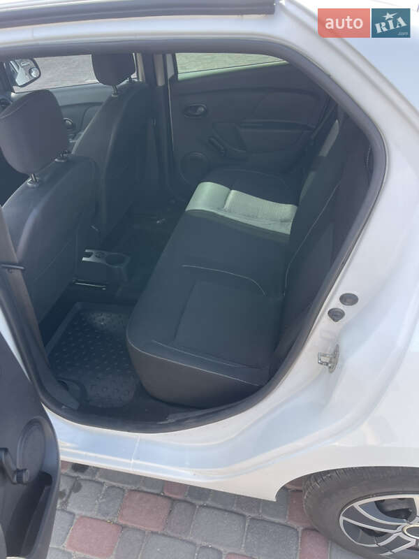 Седан Renault Logan 2017 в Дніпрі фото 12 Седан Renault Logan 2017 в Дніпрі