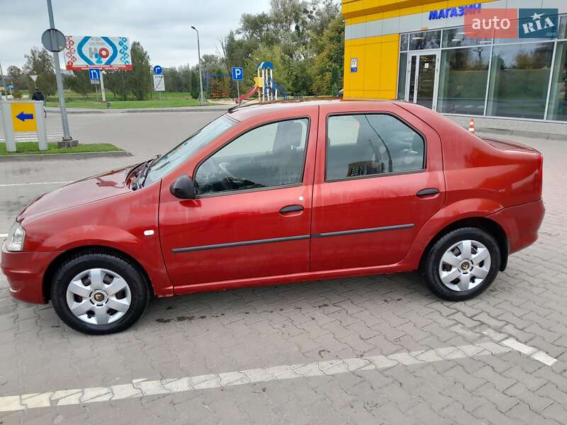 Седан Renault Logan 2009 в Дубні