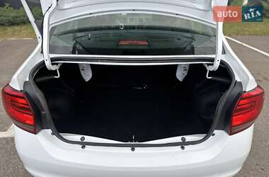 Седан Renault Logan 2021 в 