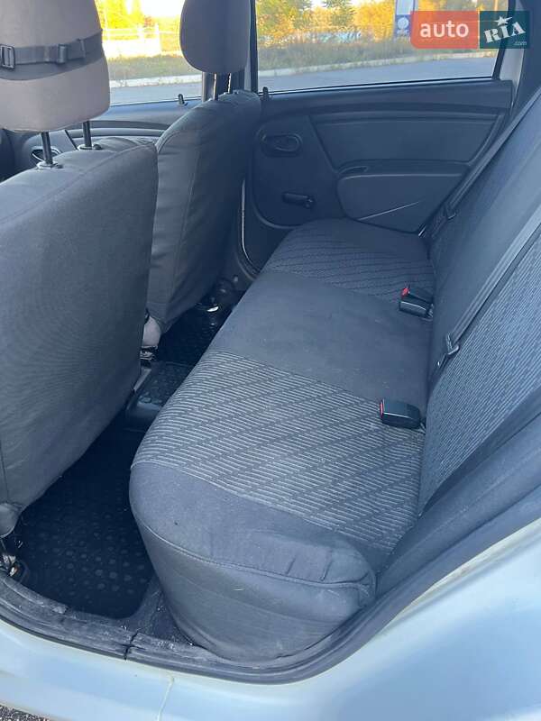 Седан Renault Logan 2011 в Кременчуге