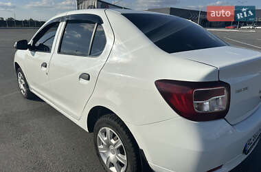 Седан Renault Logan 2014 в 