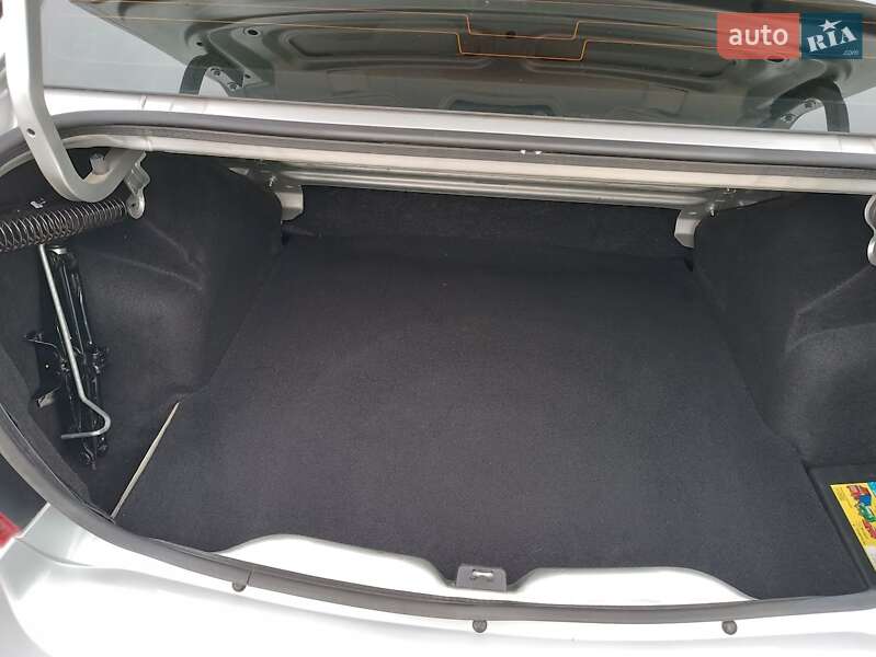Седан Renault Logan 2011 в Запоріжжі