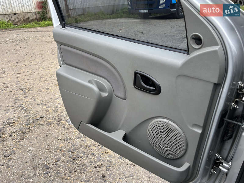 Універсал Renault Logan 2010 в Кам'янець-Подільському фото 47 Універсал Renault Logan 2010 в Кам'янець-Подільському