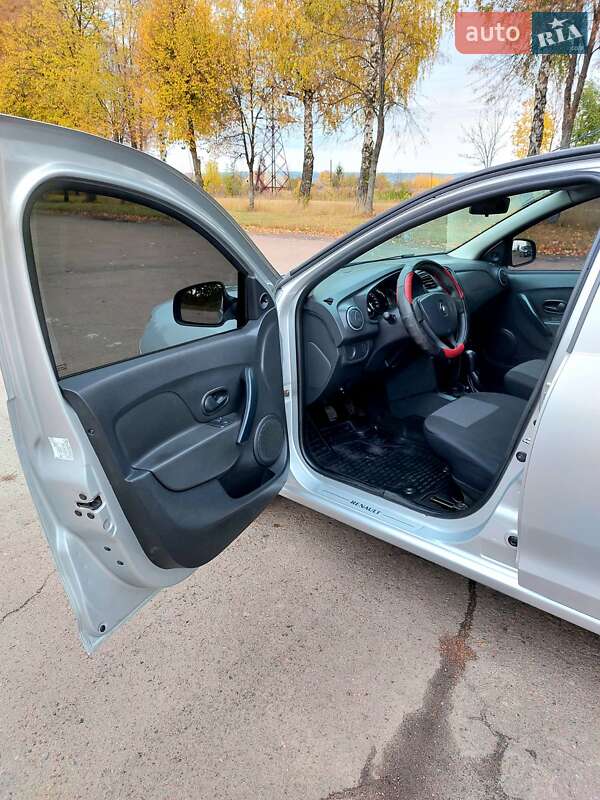 Седан Renault Logan 2015 в Тростянці