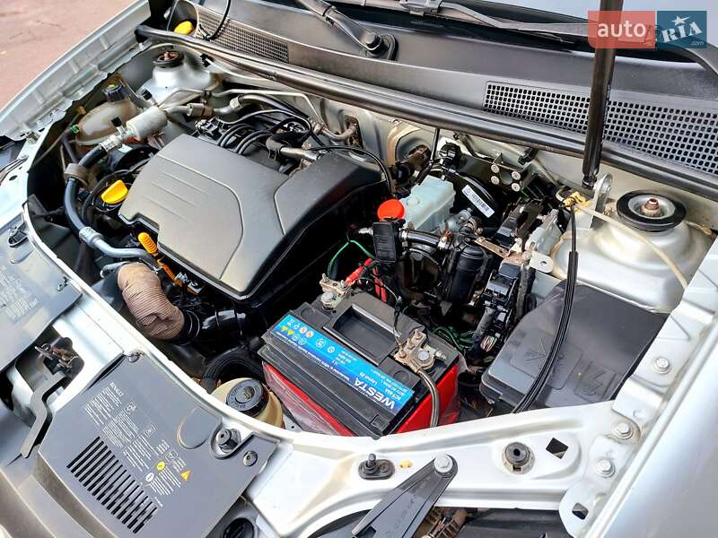 Седан Renault Logan 2015 в Тростянці