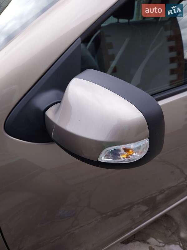 Седан Renault Logan 2015 в Черновцах фото 6 Седан Renault Logan 2015 в Черновцах