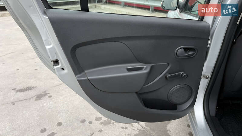 Седан Renault Logan 2017 в Киеве фото 29 Седан Renault Logan 2017 в Киеве