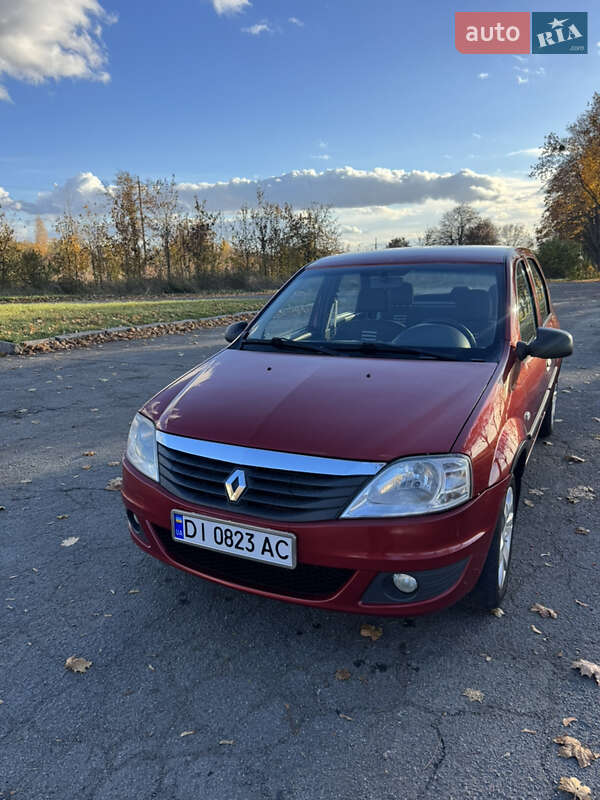 Седан Renault Logan 2012 в Володимирі