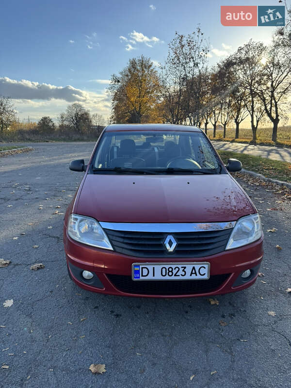 Седан Renault Logan 2012 в Володимирі