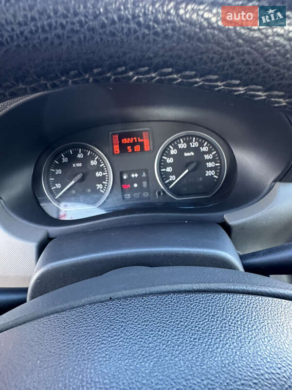 Седан Renault Logan 2012 в Володимирі