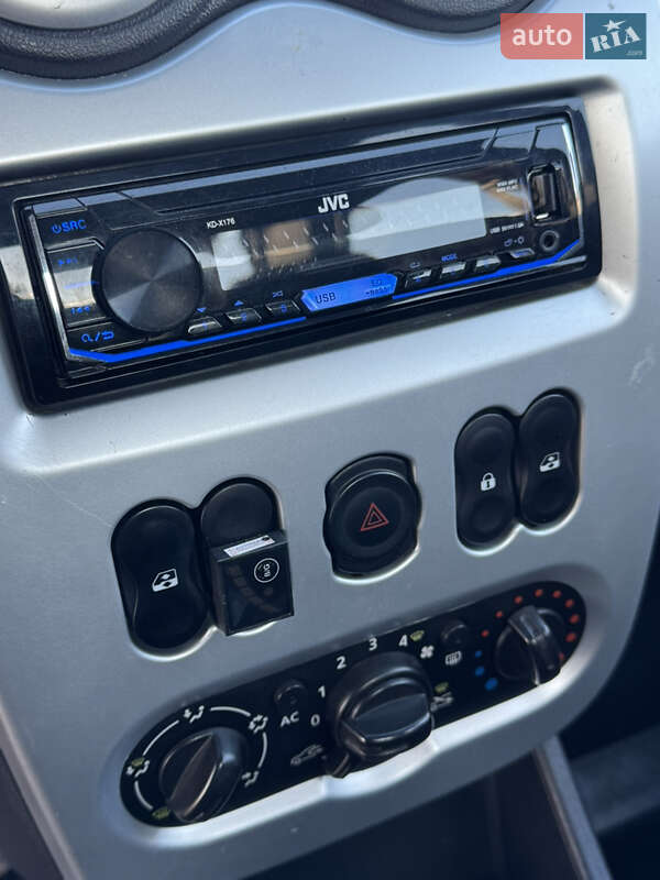 Седан Renault Logan 2012 в Володимирі