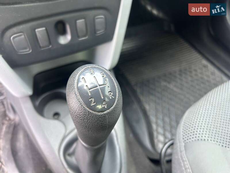 Седан Renault Logan 2014 в Киеве фото 16 Седан Renault Logan 2014 в Киеве