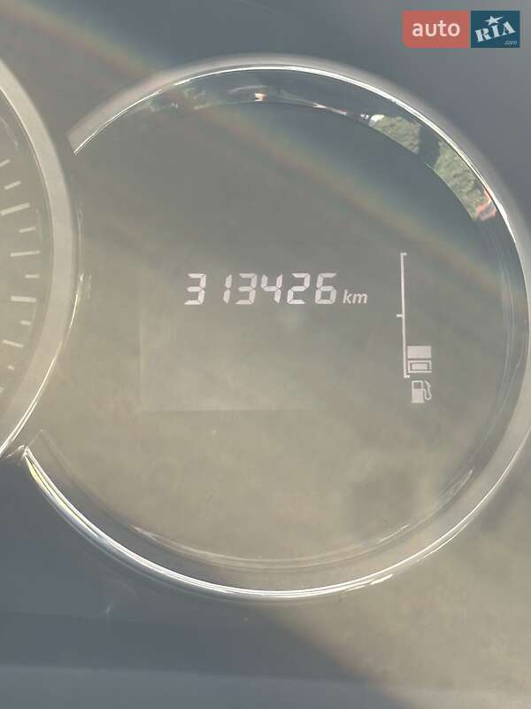 Седан Renault Logan 2013 в Днепре