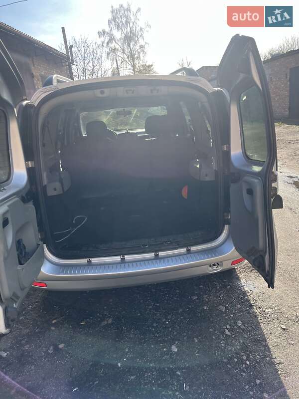 Універсал Renault Logan 2011 в Білопіллі фото 8 Універсал Renault Logan 2011 в Білопіллі