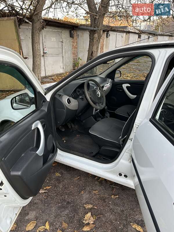 Седан Renault Logan 2012 в Днепре