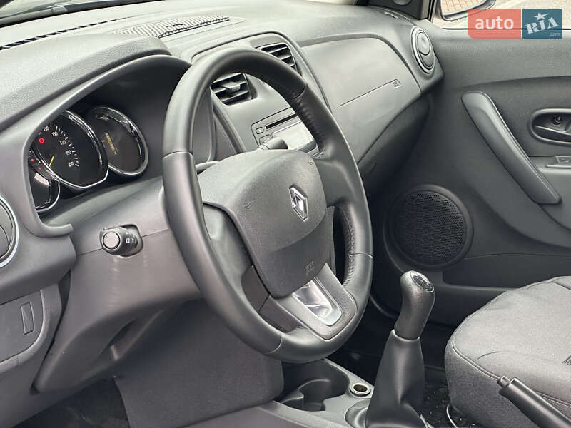 Седан Renault Logan 2014 в Киеве фото 12 Седан Renault Logan 2014 в Киеве