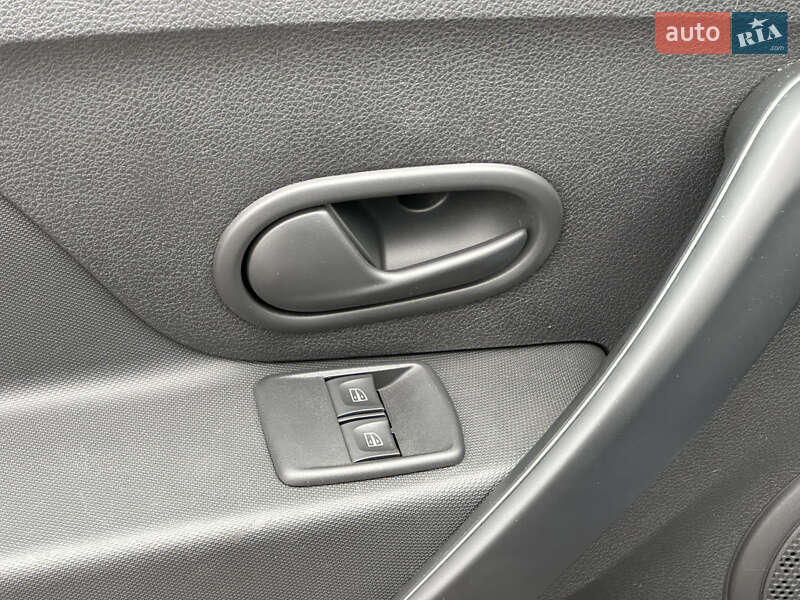 Седан Renault Logan 2014 в Киеве фото 13 Седан Renault Logan 2014 в Киеве