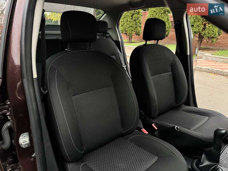 Седан Renault Logan 2017 в Одесі фото 50 Седан Renault Logan 2017 в Одесі