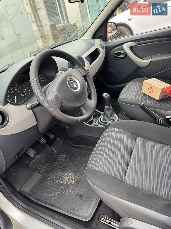 Седан Renault Logan 2009 в Дніпрі